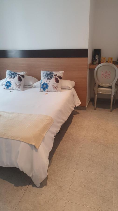 H Bella Mar Roses Hotel Ngoại thất bức ảnh